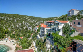 2 Bedroom Lovely Apartment In Vinisce